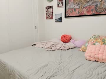 ariah_is_blonde's chat room