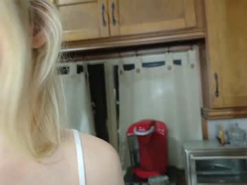 ellalowe's chat room