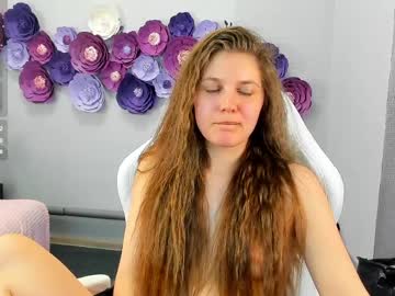 tiny_girl_18's chat room