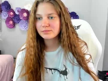 tiny_girl_18's chat room