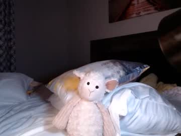 ellalowe's chat room