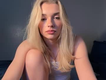 ellalowe's chat room