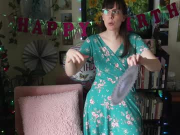 ellynaomi's chat room