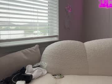 therosiecheeks's chat room