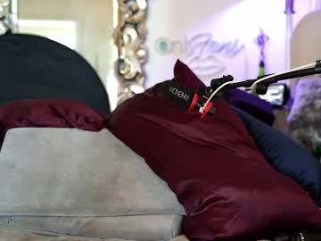 avalonnfoxx's chat room