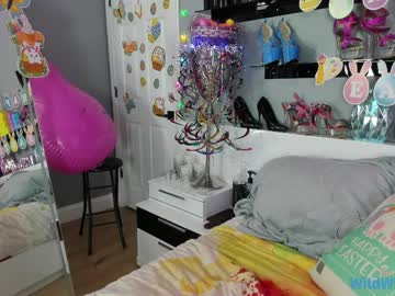 wildwifebarbie's chat room