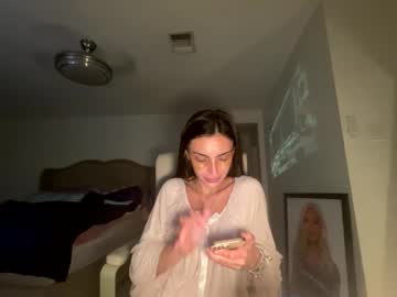 ella_ella_ella_ay's chat room