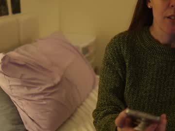 ellynaomi's chat room