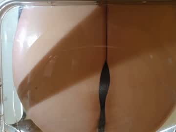 ellalowe's chat room