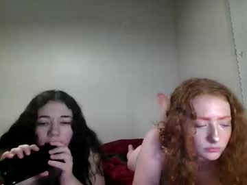 hellokitty2020luv's chat room