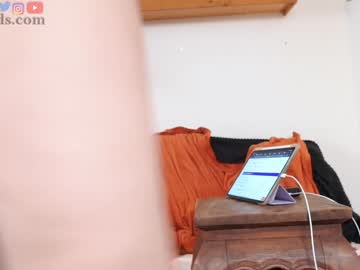 serareads's chat room