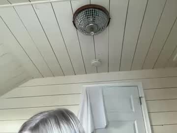 carlybora's chat room