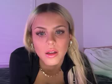 ella_hill's chat room