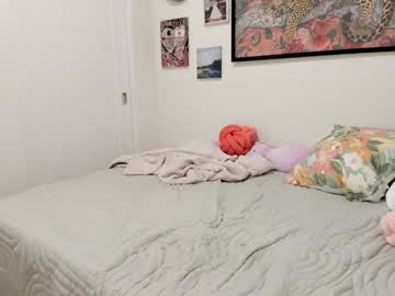 ariah_is_blonde's chat room