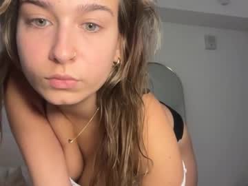 elenahere4u's chat room