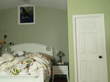 ellalowe's chat room