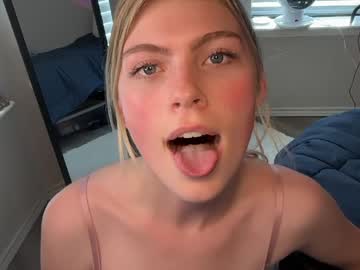 elliee81's chat room