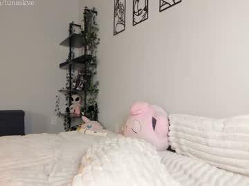 xlunaskye's chat room