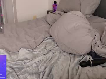 strawberryyfoxie's chat room