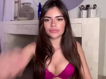 poutyselena's chat room