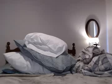 ellalowe's chat room