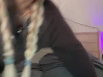 ella_hill's chat room