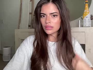 poutyselena's chat room