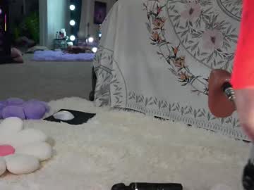 moxxximoon's chat room