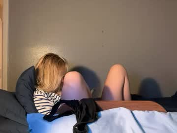 ellalowe's chat room