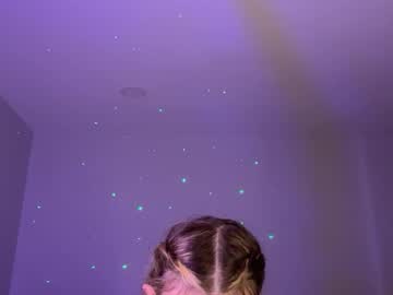 ellieluvs's chat room