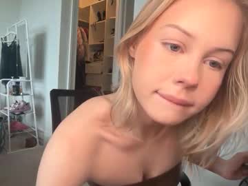 lunarose17's chat room