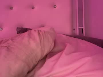 theblondeetwinss's chat room