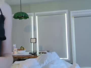 ellalowe's chat room