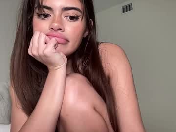 poutyselena's chat room