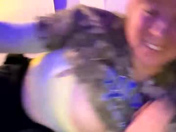 yum_slut's chat room