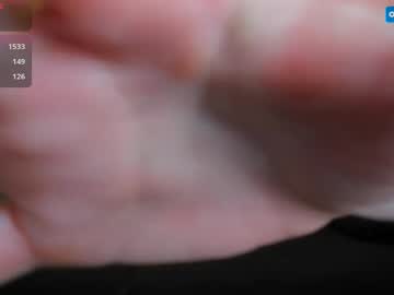 azalea_love's chat room