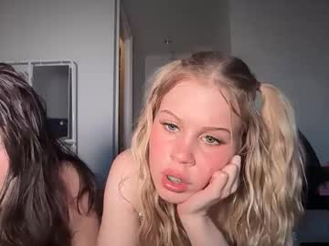 lunarose17's chat room