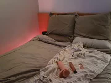 anonymous_fantasy_4u's chat room