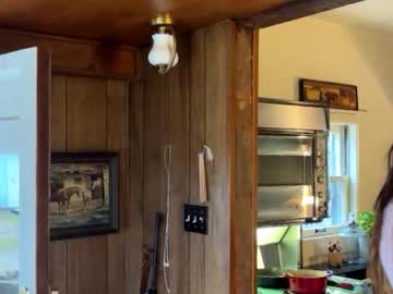 mommamia12's chat room