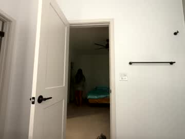 ella_ella_ella_ay's chat room