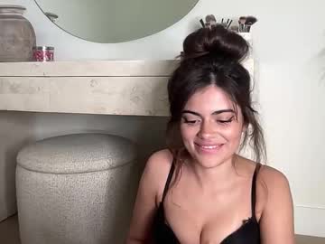 poutyselena's chat room