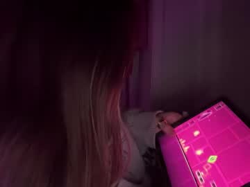 fantasyella's chat room