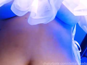 delilahreads's chat room