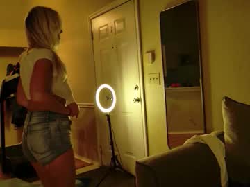 summerishotter's chat room