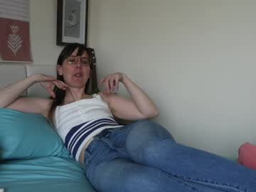 ellynaomi's chat room