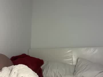 elenahere4u's chat room