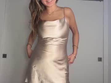 elenahere4u's chat room