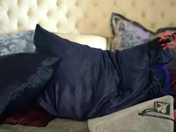 avalonnfoxx's chat room