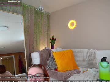 vivid_whit's chat room