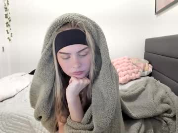 ariah_is_blonde's chat room